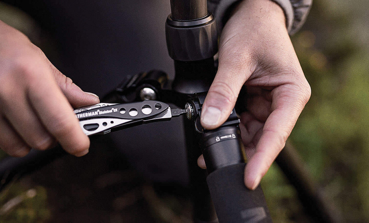 Skeletool CX bit driver in use